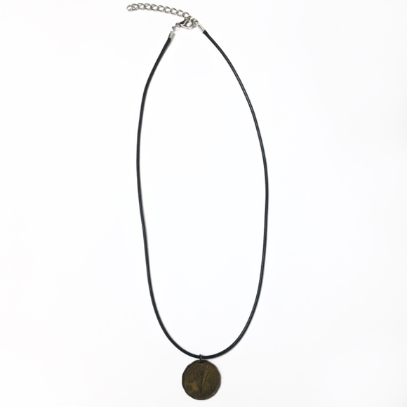 Authentic 1943 WWII “Victory” Coin Necklace—Canadian 5-Cent “V” Nickel - Picture 3 of 4